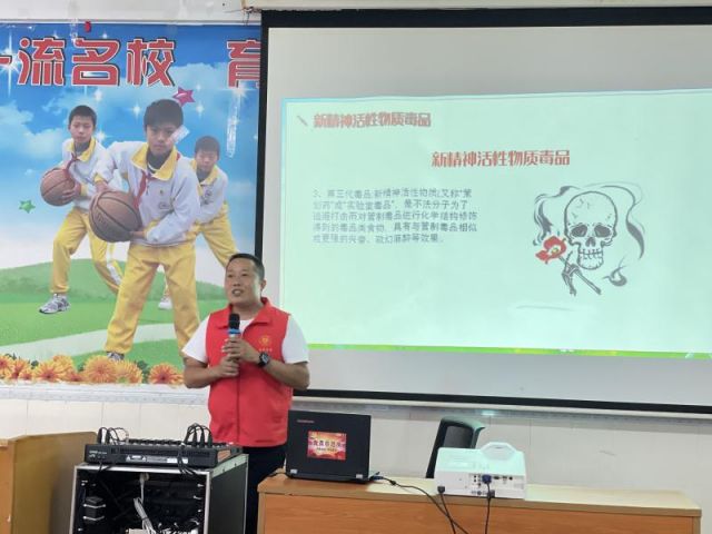 禁毒宣傳進校園，讓青春綠色無毒 (3).jpg