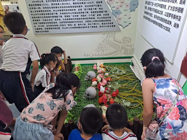 三鄉(xiāng)鎮(zhèn)開展“拒絕毒品，你我同行“禁毒教育基地參觀活動(dòng)照片2.jpg