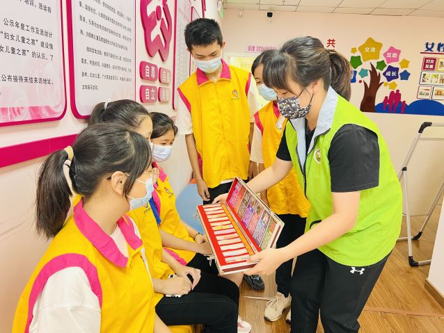 三鄉(xiāng)鎮(zhèn)開展“護(hù)航成長(zhǎng)，青春拒‘毒’行”宣傳活動(dòng)圖片1.JPG